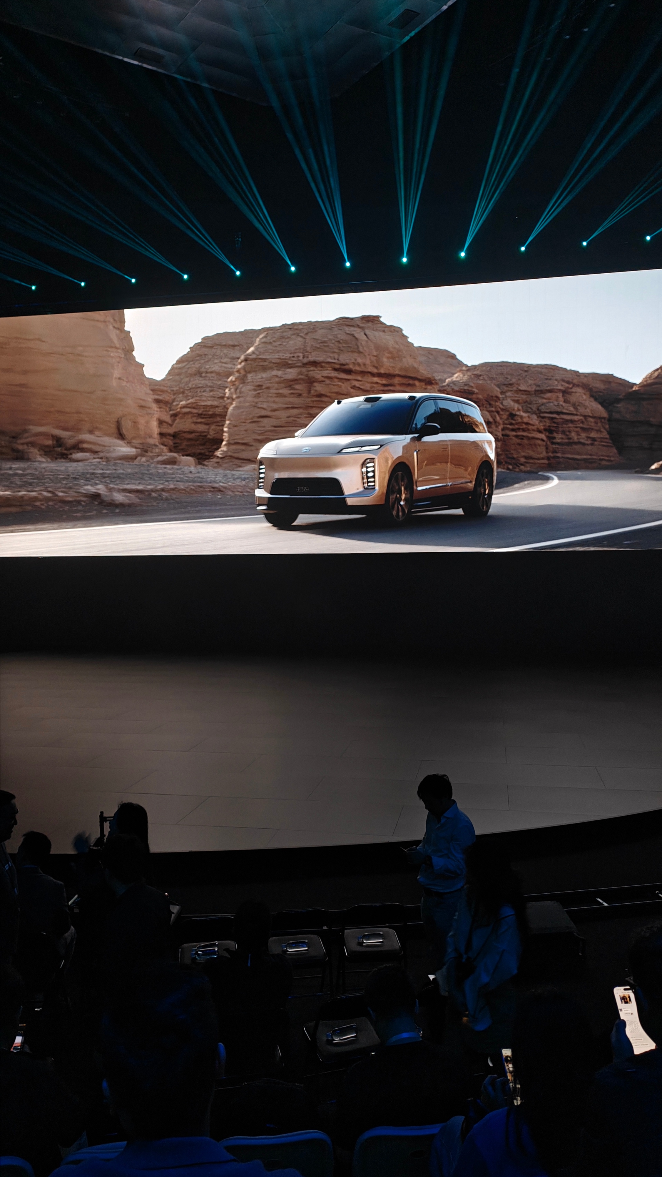 蔚来秦力洪：两个半小时哈，你们要上洗手间的现在去吧。蔚来es9正式发布蔚来es9