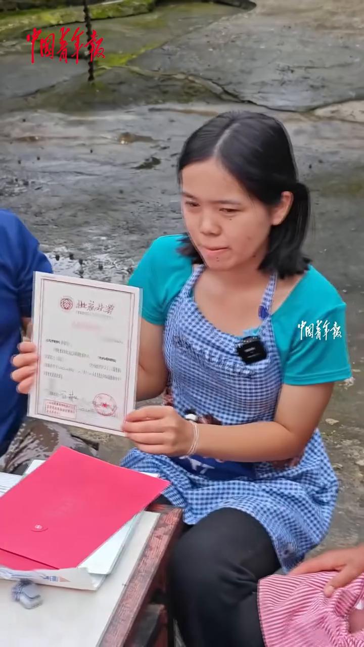 爸爸会喜极而泣，我们生于临沧，长于临沧，以后要回来为家乡做贡献。