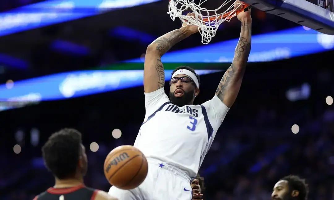 勇士追浓眉，筹码被嫌弃！
 
湖人开口就要全明星+首轮+即战力，勇士兜里只剩威金