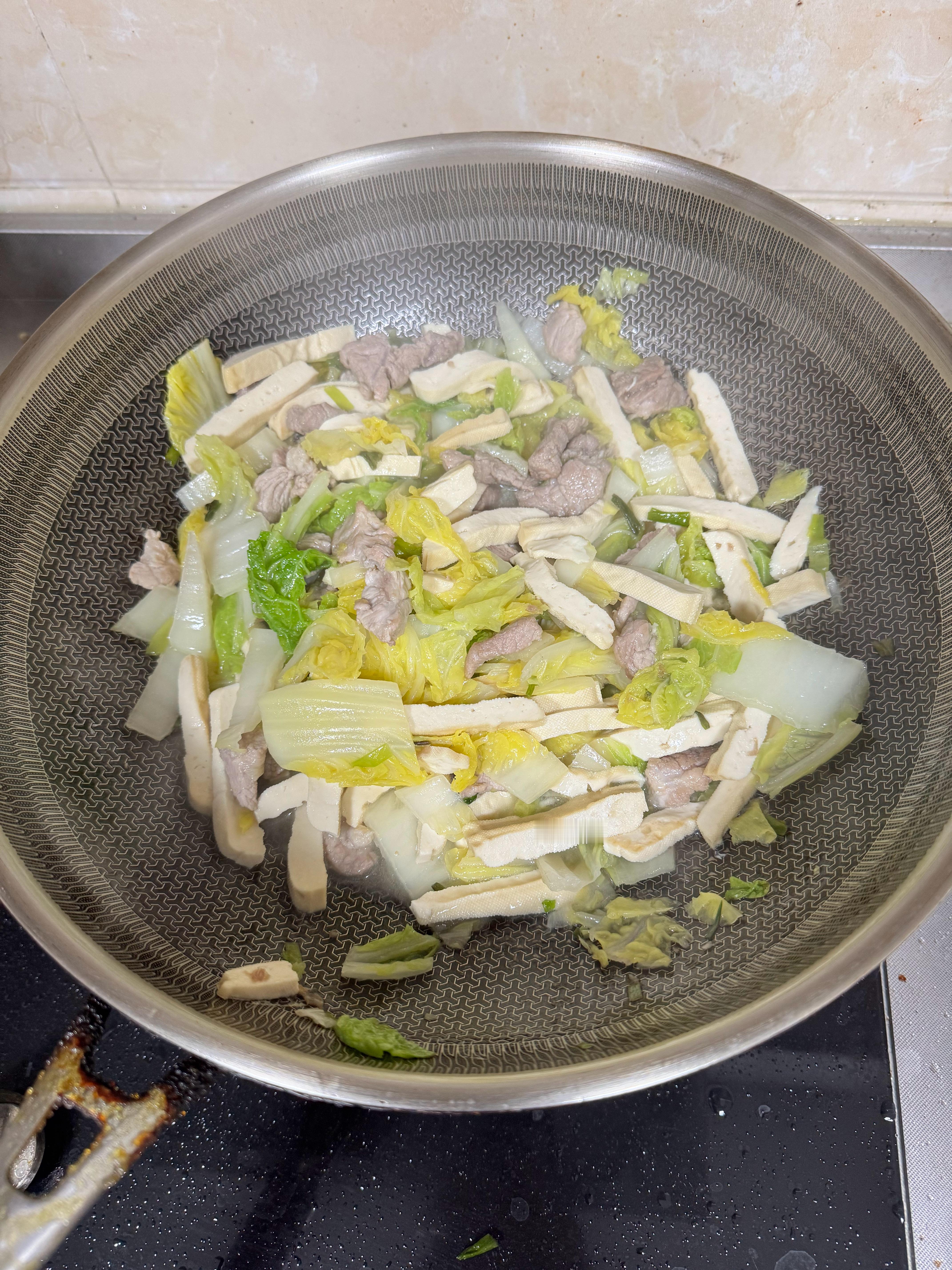 从河南刚来深圳，吃饭必须放辣椒，到现在的饮食清淡不放辣椒，我现在成了半个南方人 