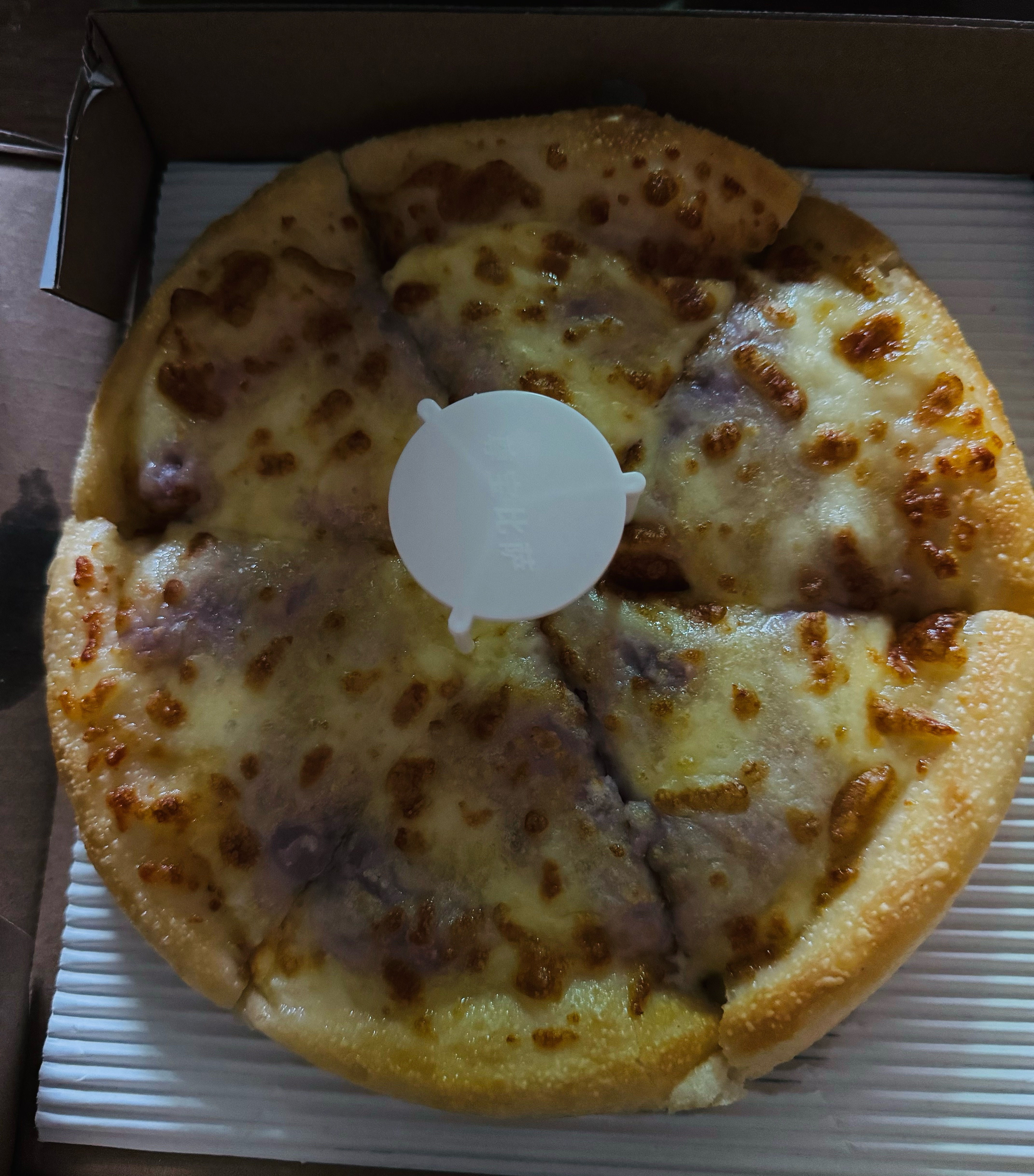 不懂就问，披萨里面的这个小凳子是什么作用？好像每次点披萨里面都有这个东西，但是感