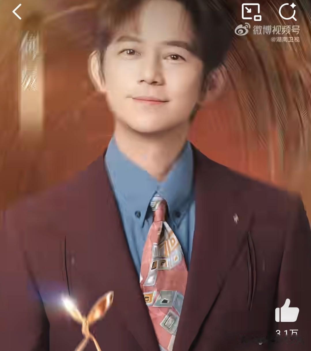 金鹰奖颁奖典礼太啰嗦了。
开场后，何炅和马丽点名花了将近半小时。
每个奖项开奖前