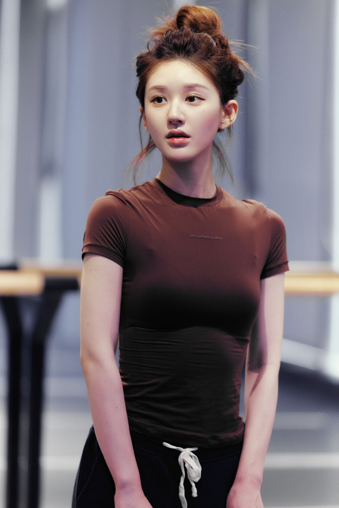 1、赵露思要先进组现代剧，古偶剧《我不成仙》她也要拍，粉丝都希望《我不成仙》她来