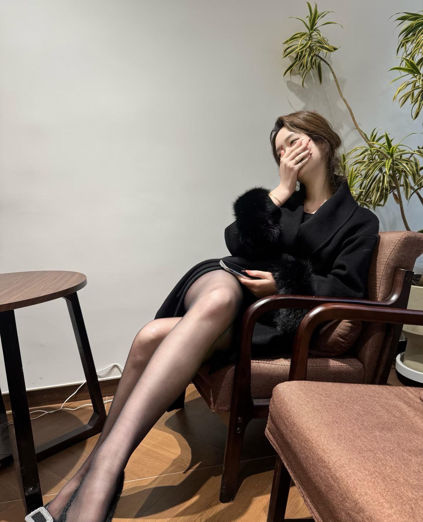 相逢已是上上签，何必执着事事圆。 旧人不知我近况，新人不知我过往。 近...