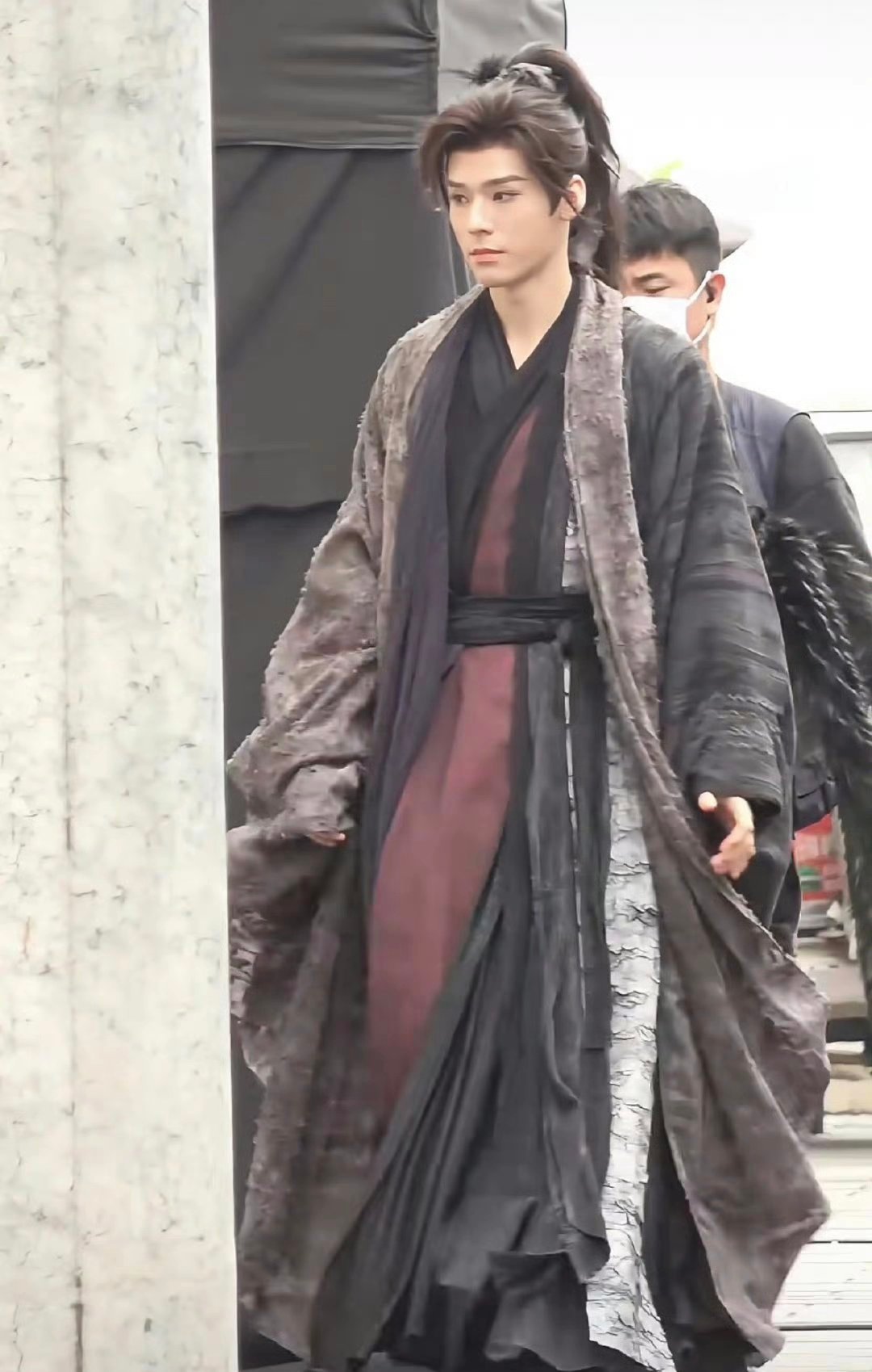 龚俊《凤舞九天》路透，他的造型都没见过丑的 