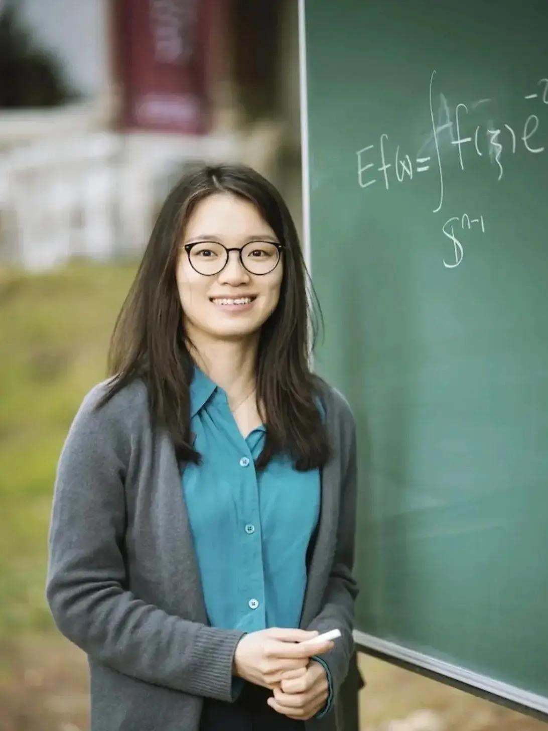 35岁中国数学家王虹获纽约大学最高荣誉，获评纽约大学银教授 。人不背刺祖国，研究