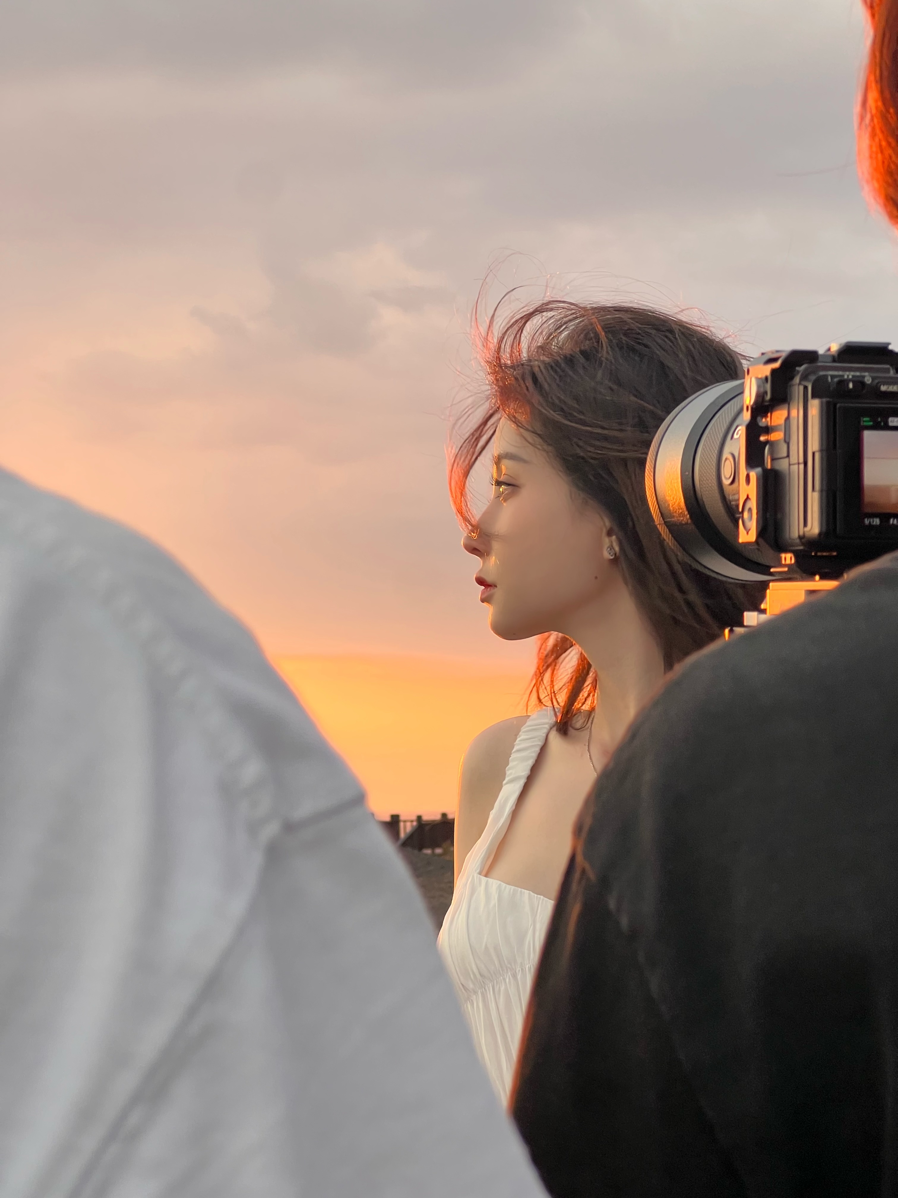 #头一次见过这么拼的歌手# 冯提莫真的很有事业心，不过也要注意身体健康哦[抱抱]