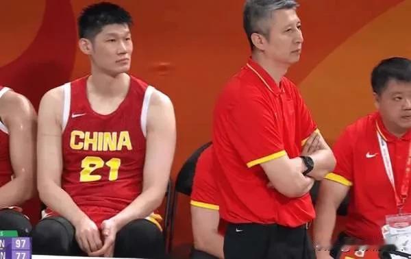 双塔五板，差周琦太远
胡金秋：战日本全场只抢到2板，就这我们还有球迷说，大秋才是