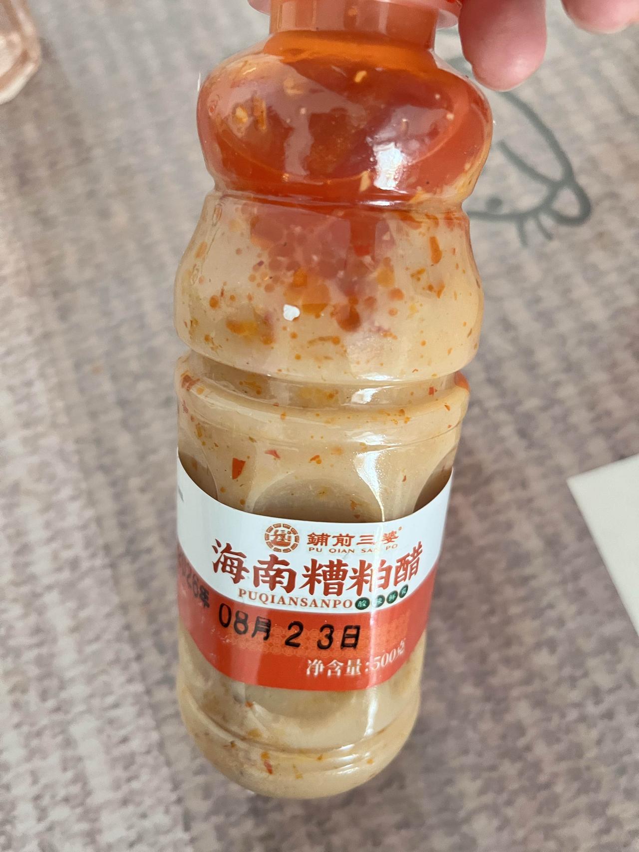 海南糟粕醋，是一种源自文昌铺前镇的非遗美食，被誉为海南的“灵魂酸汤”。它口感酸、