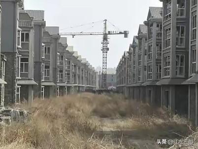 房价肯定会跌回到十年前！
不为别的，就为它的数量太多！
房子以前猛涨是因为当时的
