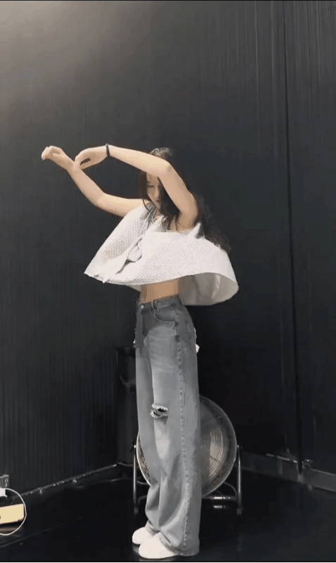 拍摄角度很刁钻！




#搞笑动图#