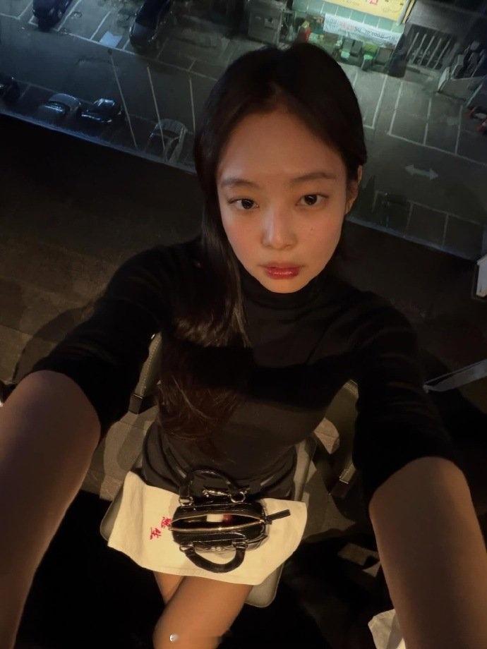 Jennie 暴风更新 🖤🩶 