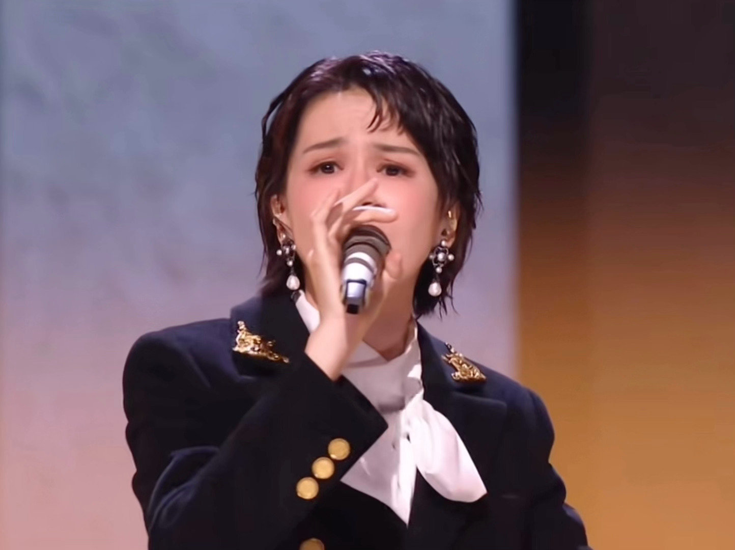 曾沛慈夯爆了这个现场稳的像开了原唱一样 