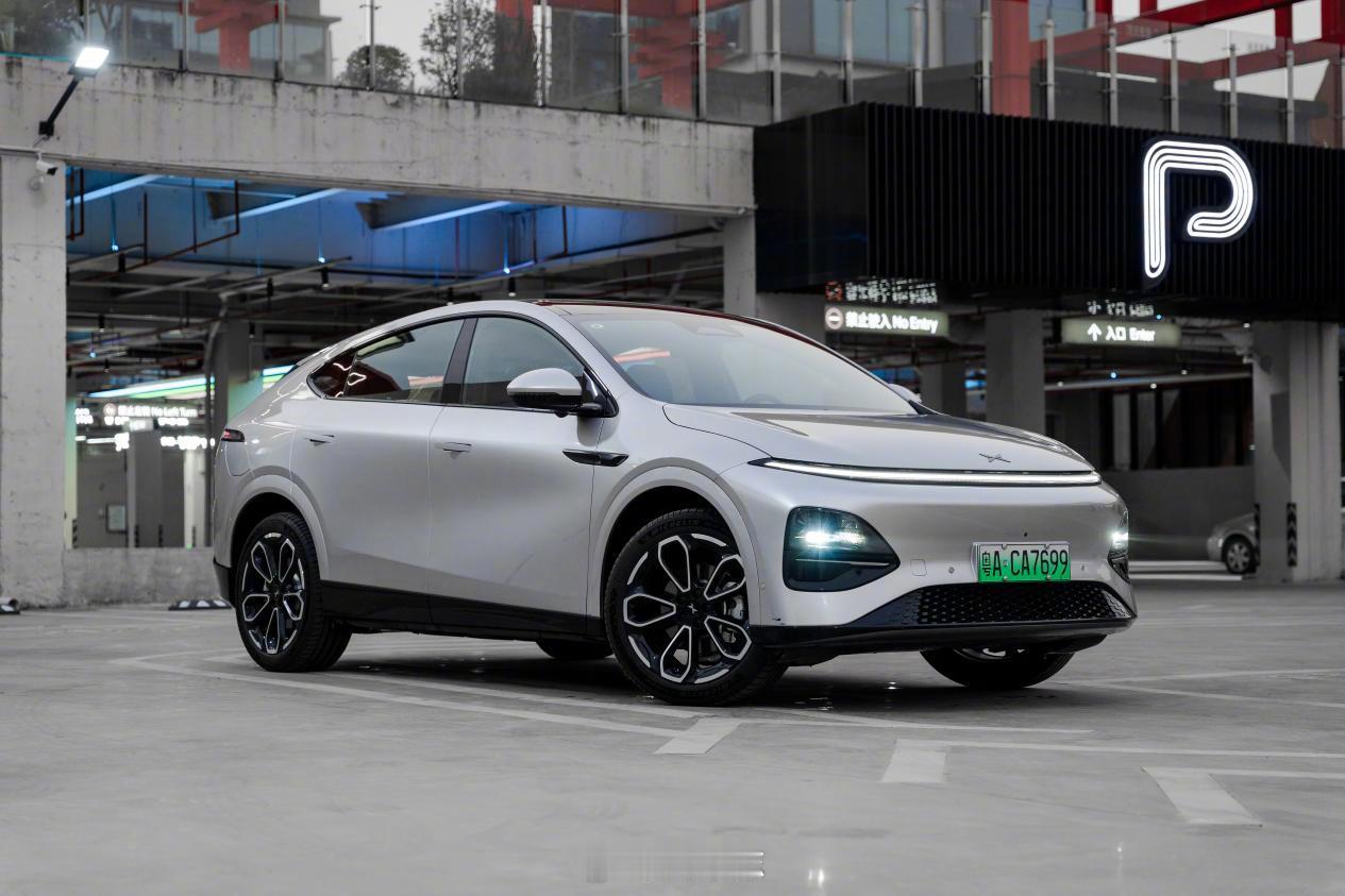 现在新能源是真的卷，但有一家我一直挺佩服——小鹏。蔚小理走到今天都已做大做强，而