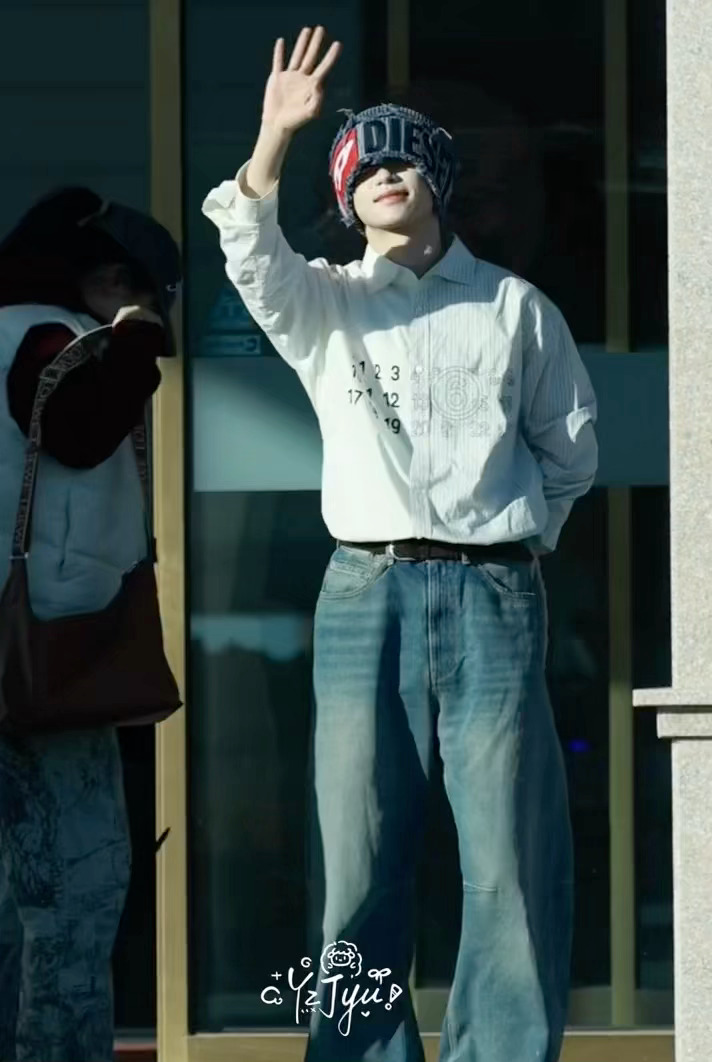 梓渝智搜破5亿，火火的很安心！智搜显示梓渝在2025年以卓越音乐实绩闪耀舞台，以