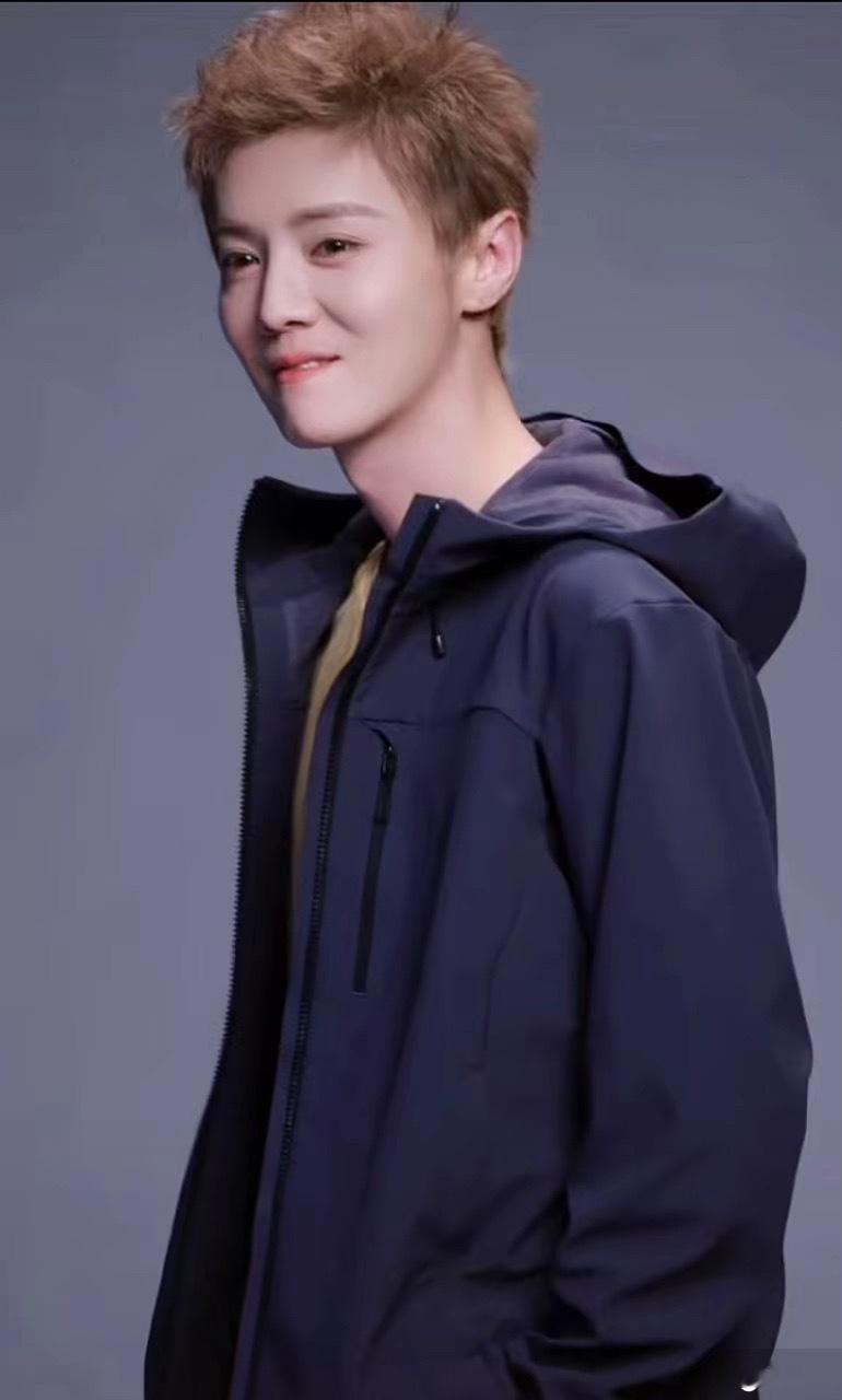 看见你漂亮的眼睛一直笑也是我幸福的一种 ​​​