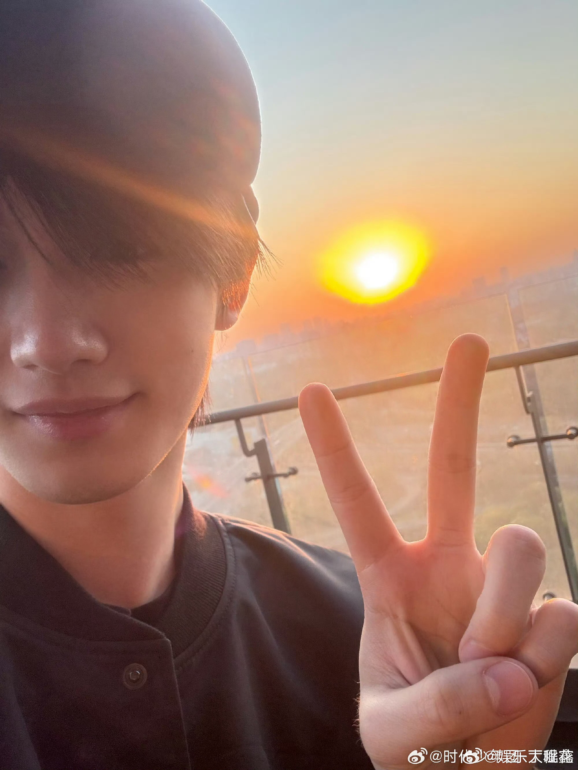 丁程鑫下雨天也拍到了星星丁程鑫拍的下雨天的星星 丁程鑫真的是一个很热爱生活的男孩