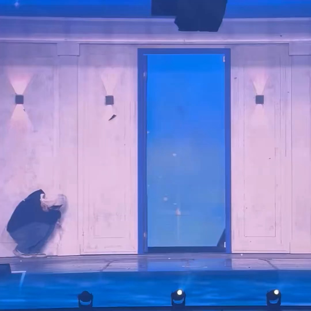 zb1解散演唱会的最后一天 哭成泪人的小章昊🥲章昊解散演唱会哭成泪人 ZB1解