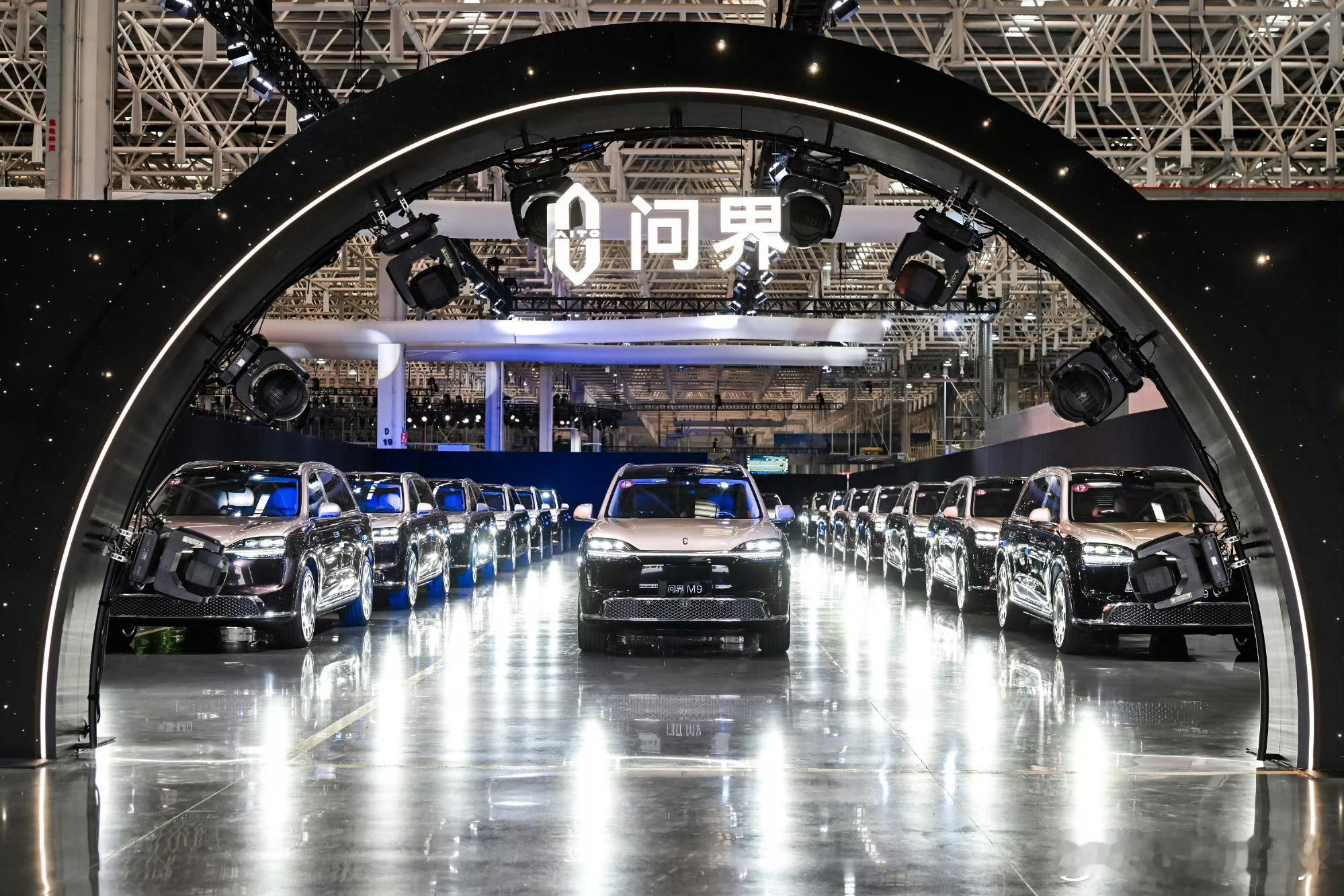 问界M9 Ultimate 领世加长版开启全国交付这场面真壮观👍M9领世加长版
