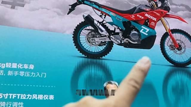 重庆摩博会凯越机车直接掏出来了6台新车，还亮相了一大堆...