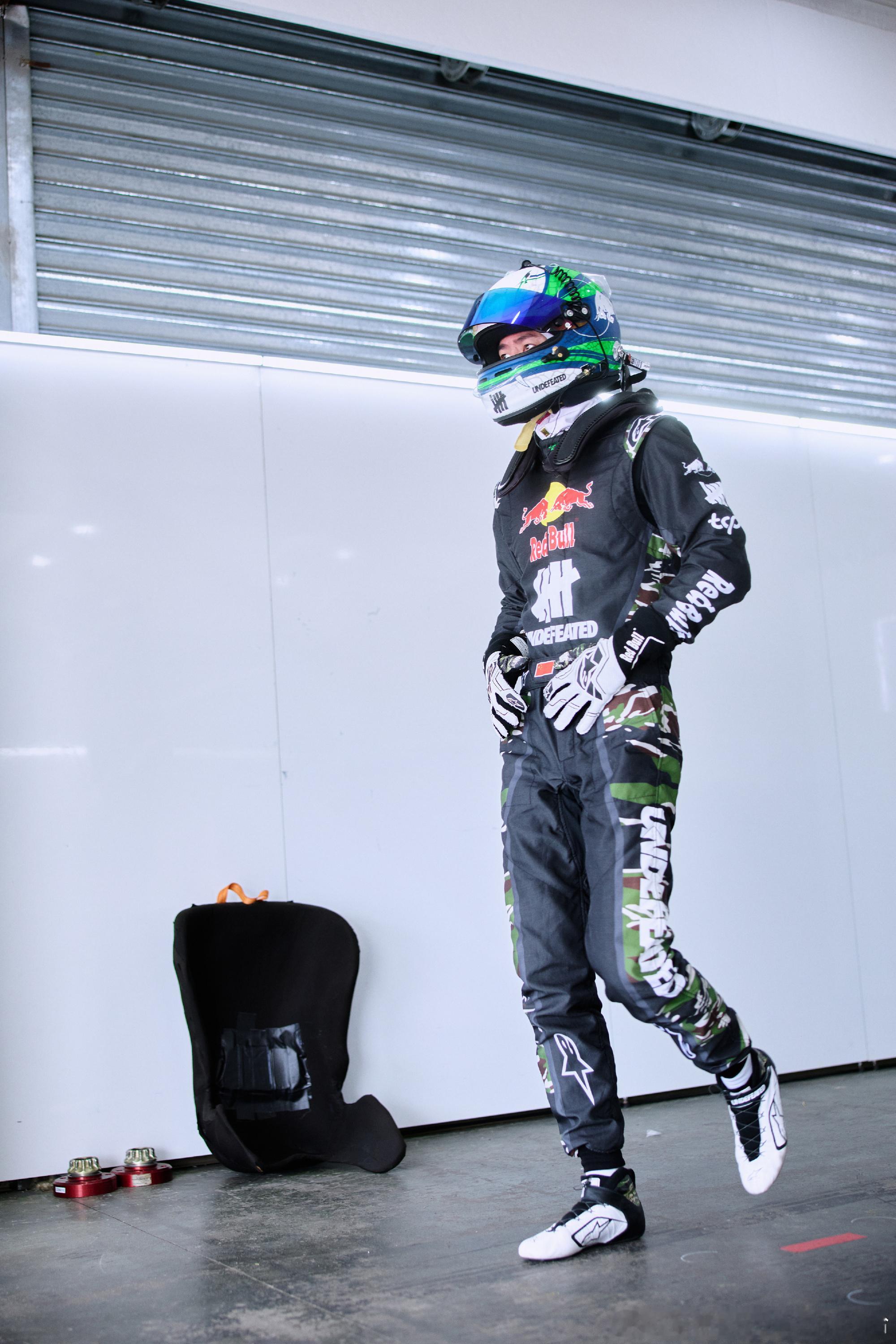 王一博 今日份的💚💚💚王一博85racing王一博探索新境