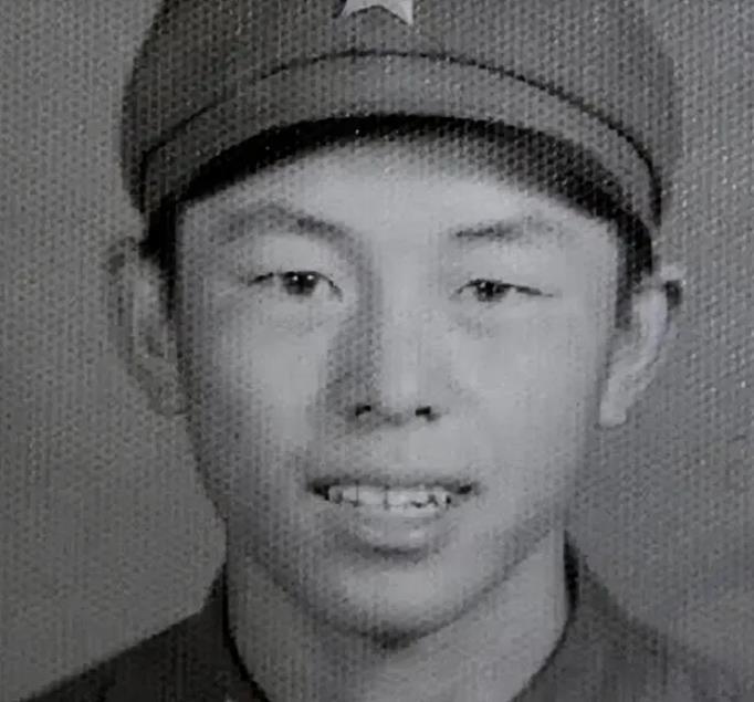 1987年，越军只顾着向战场上拼命倾泻子弹，却没想到，被他们打倒的一名解放军战士