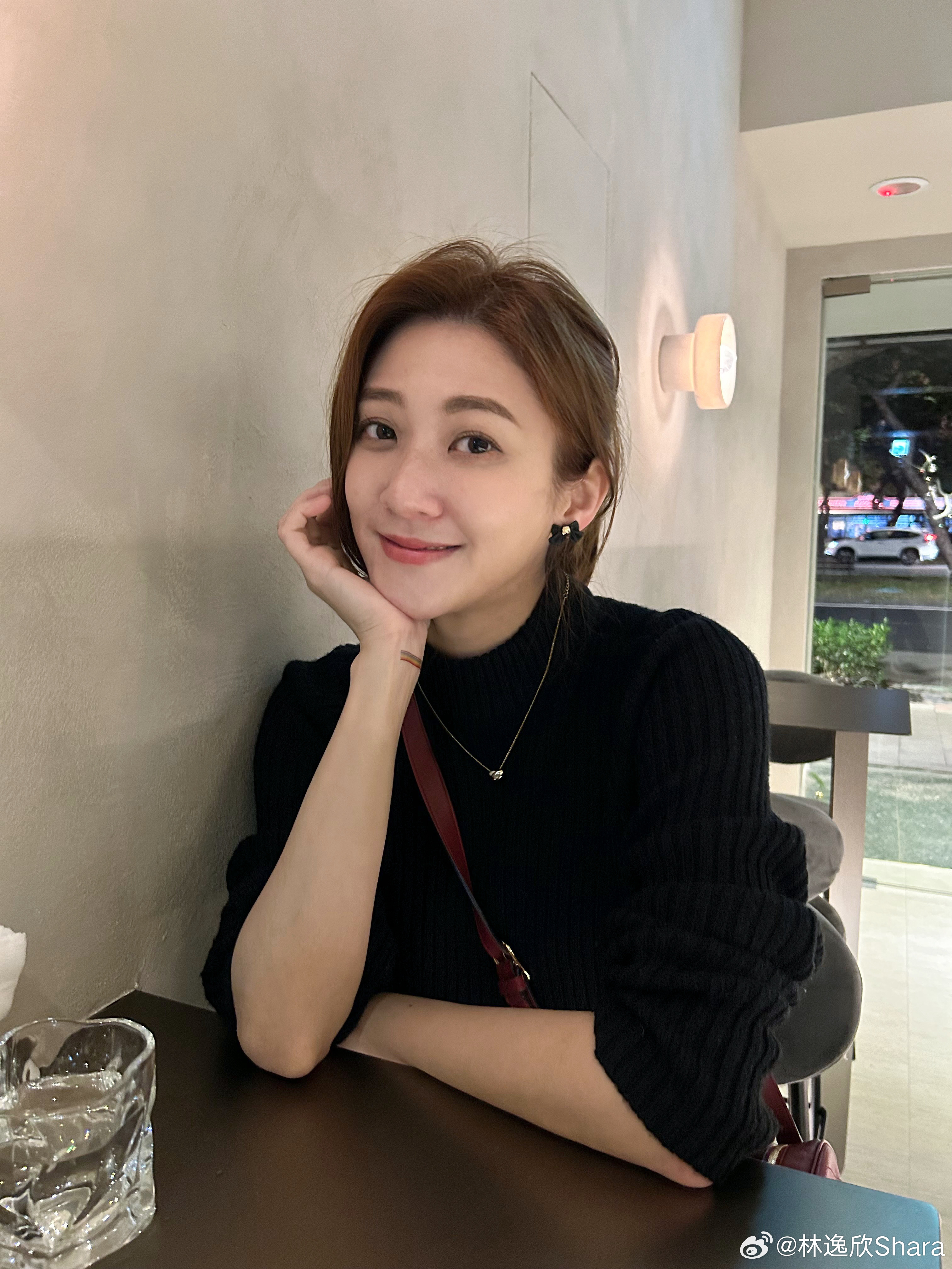 終於是刺了個青….貼紙🤣哈哈 你們週末怎麼過呢☺️ ​​​