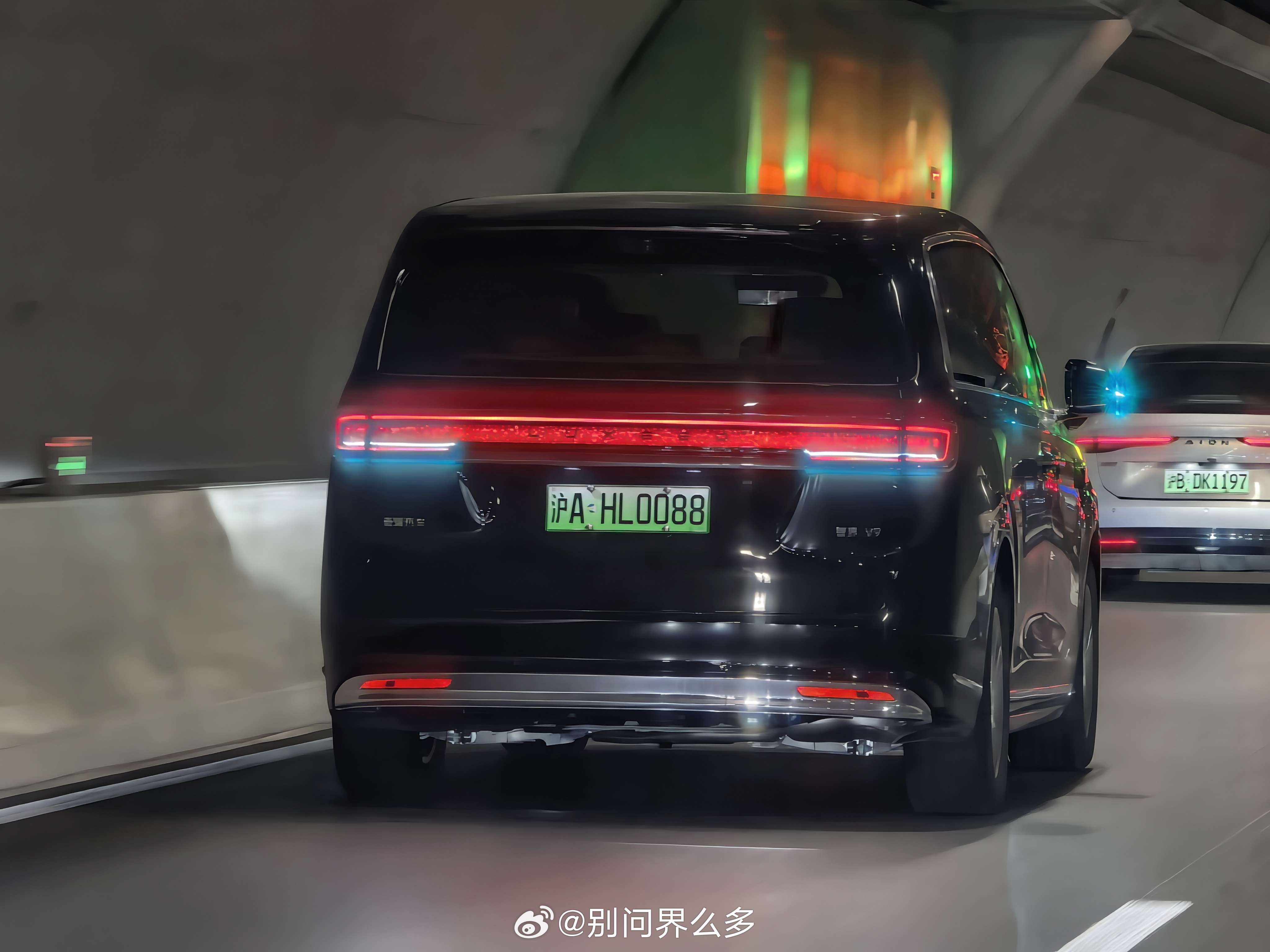 上海的 智界V9 越来越多了  上海·北外滩来福士办公楼-西塔