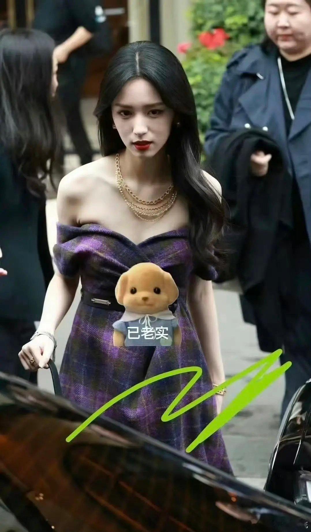 周也的法令纹怎么这么明显？ ​​​