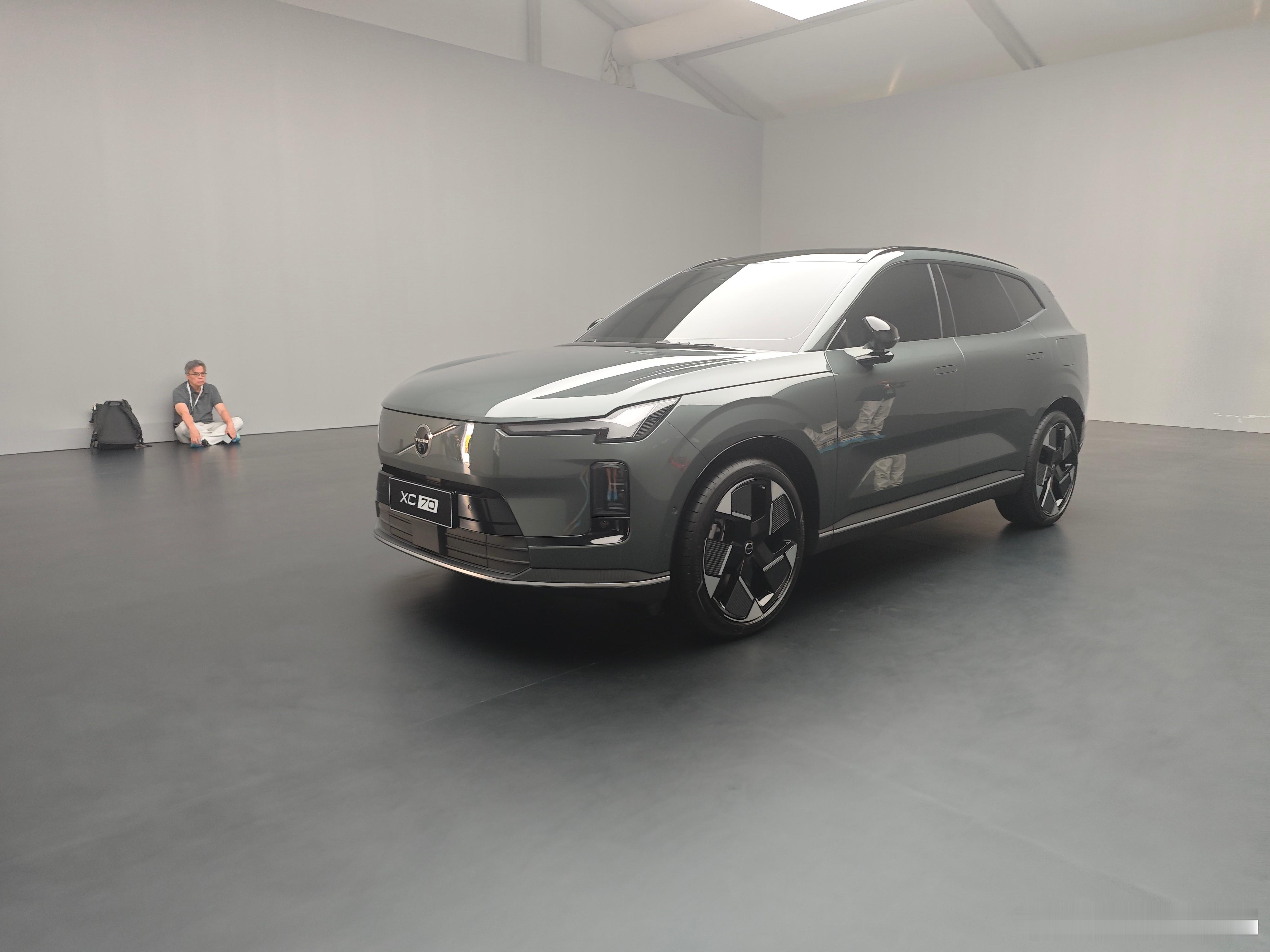 全新沃尔沃XC70亮相 更新下全新沃尔沃XC70图片[酷]插混SUV，定位XC9