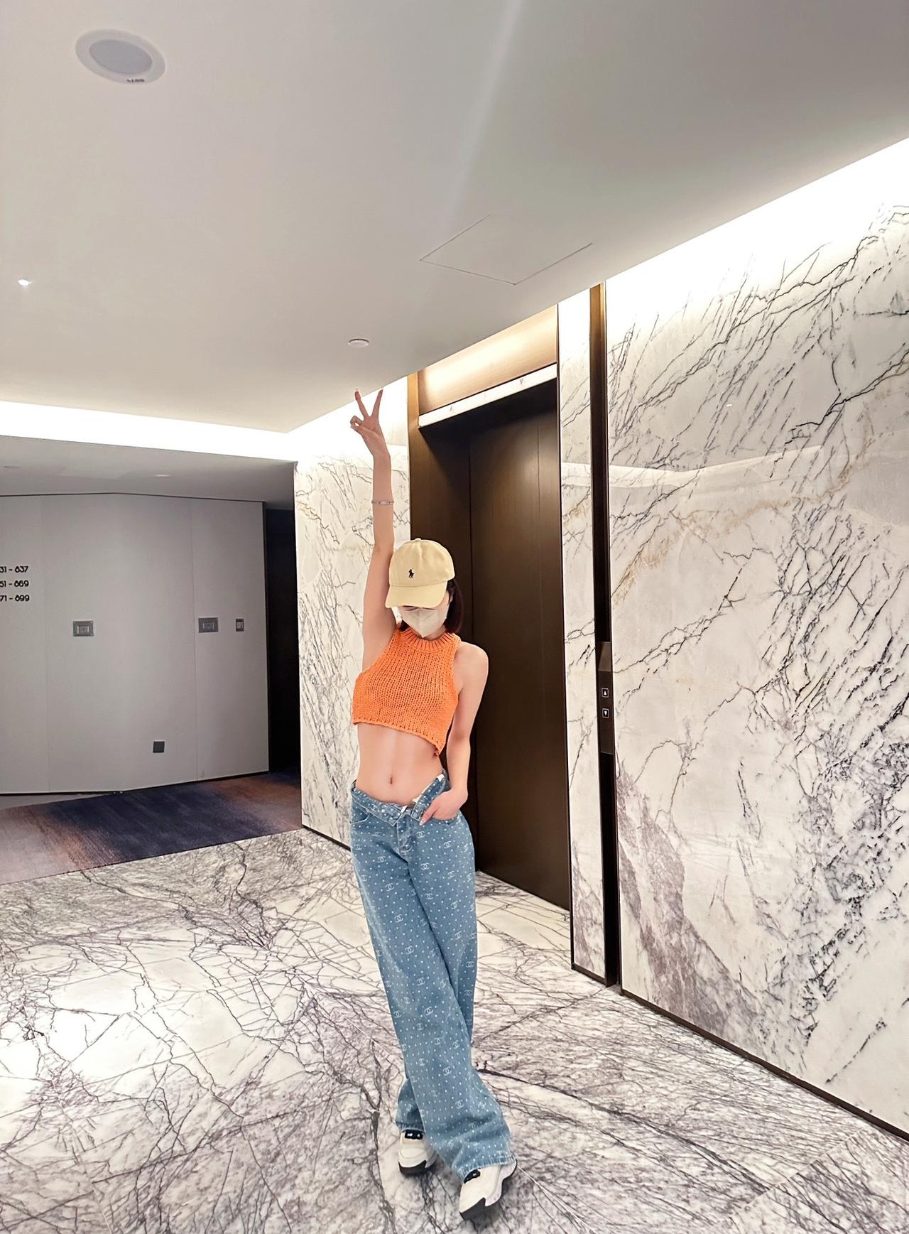 不是很瘦 也不是很漂亮 主打的就是自信