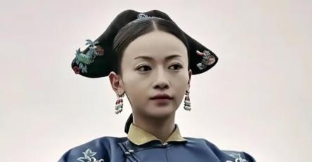 1766年，令妃才刚生完孩子，乾隆就开始召见她，令妃无奈，只能强撑。10年之间她