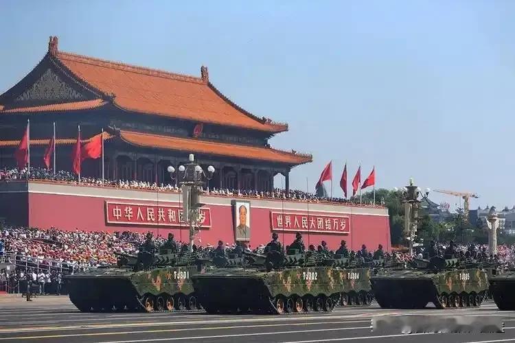 2025年中国阅兵为何刷屏？80年抗战胜利纪念日亮出“硬核科技”，外媒直呼看不懂