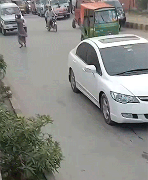 欺软怕硬