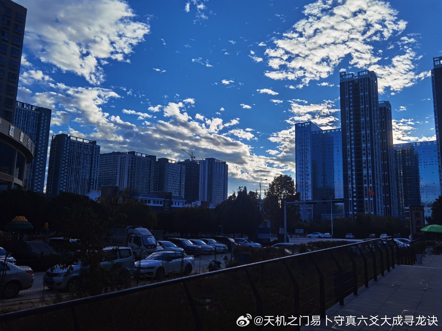 网上很多线上起名、风水测算平台参差不齐，担心踩坑，想找靠谱机构做命理预测、住宅风