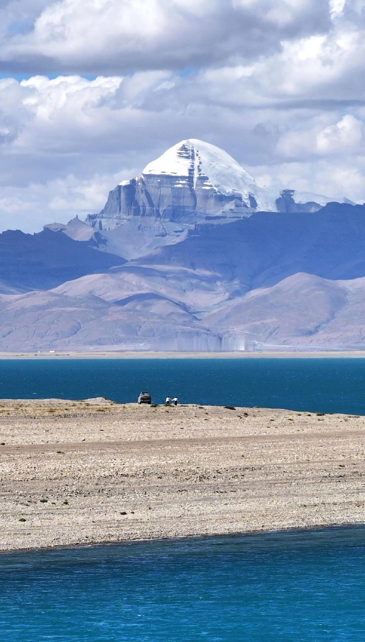 中埃联合考古重大发现：南圣湖
圣湖不仅是神庙必备的建筑组件，更是古埃及祭祀仪式中