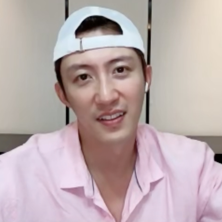 黄景瑜进新剧组，素颜长这样，真他娘长得太爽了！《重器》主创直播，随手截图的 