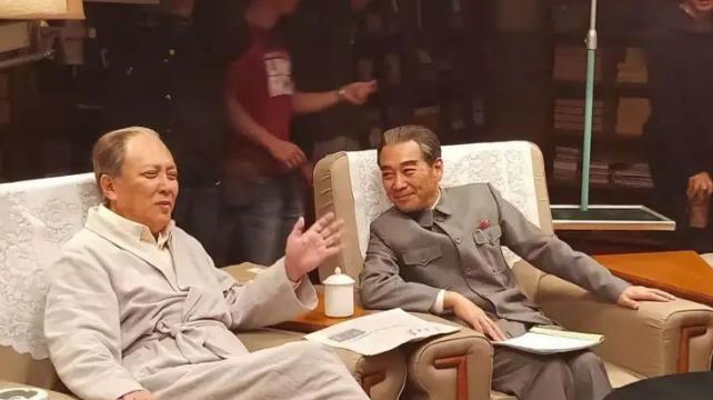 1961年周总理专车遭遇逆行卡车，他看了一眼手表，说出的话让所有人意外。

19