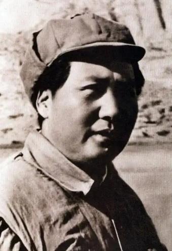 打心底里看不起那些不敬重毛主席的人！总有一部分人，为了蹭流量、博眼球，毫无底线肆