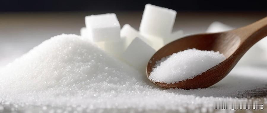 糖
是肥宅快乐水的“主食”
可乐、雪碧这类快乐水
糖分含量高得惊人
常见500毫