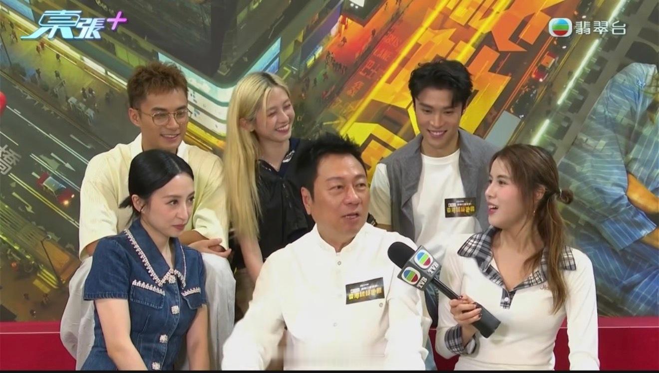 黎耀祥宣傳劇集突跳《魔音女團》手勢舞 忘我「反白眼」喜感爆棚網民讚扮羅文真係一絕