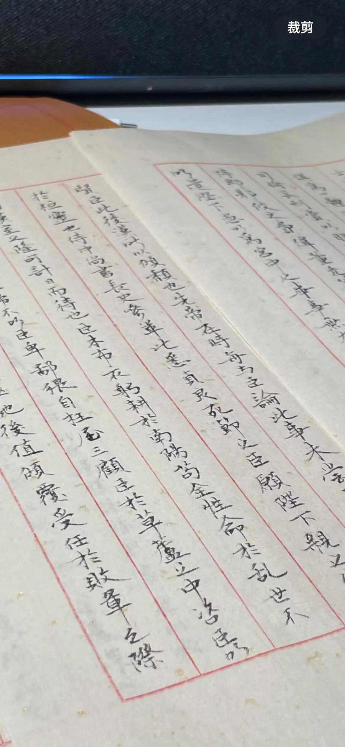 大哥退休了在家里练书法，抄的出师表，笔体怎么样？我建议他下次抄党章。