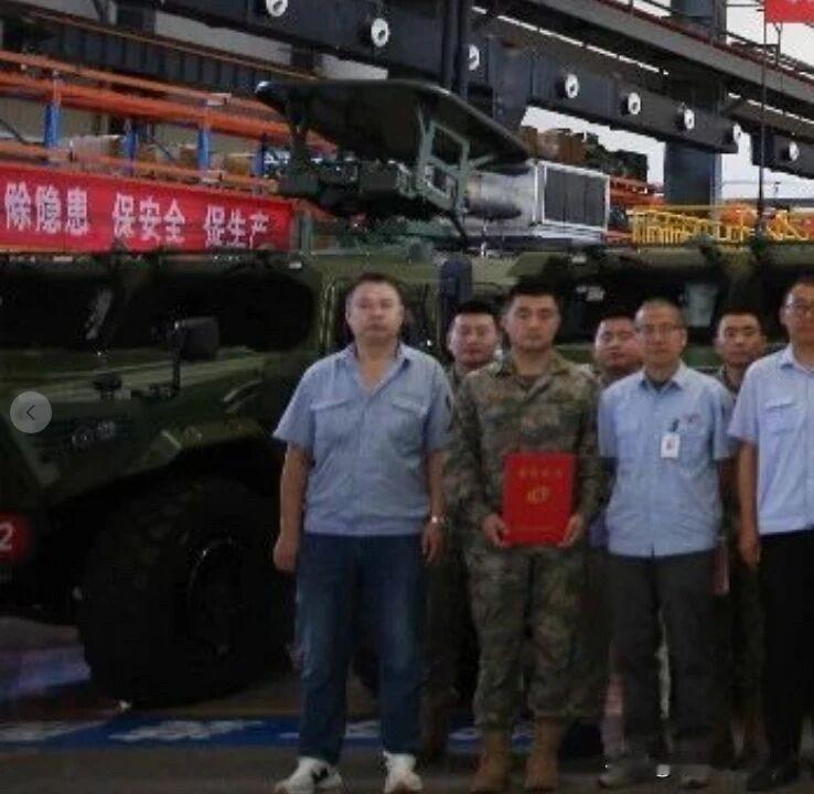 珠海航展上的红箭-13反坦克导弹，与旋翼无人机配合，实现了16公里范围内的A射B
