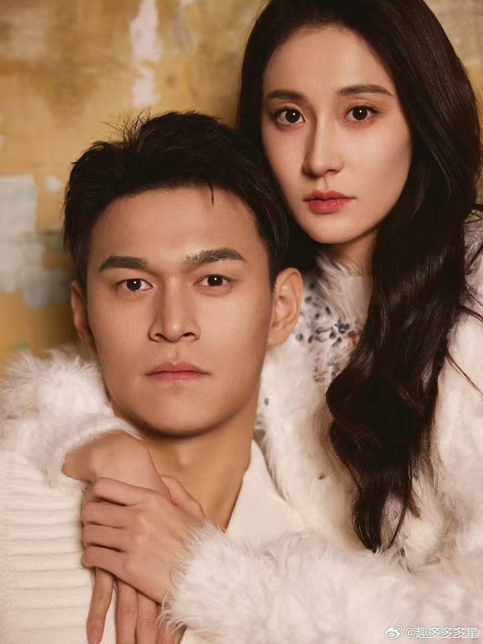 孙杨张豆豆俄罗斯街头牵手举高高孙杨和张豆豆这对运动员夫妇真的好甜，街头互动自然又