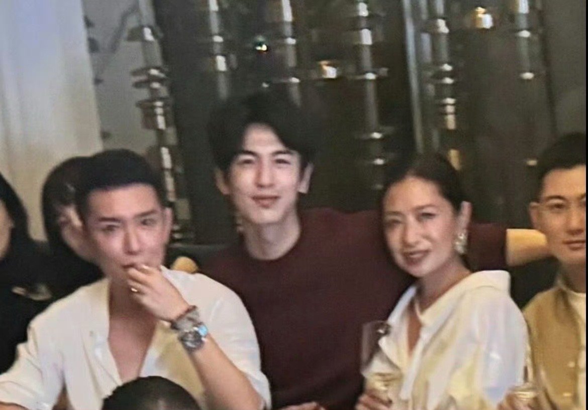 张凌赫素颜咋和普通人一样啊 ​​​