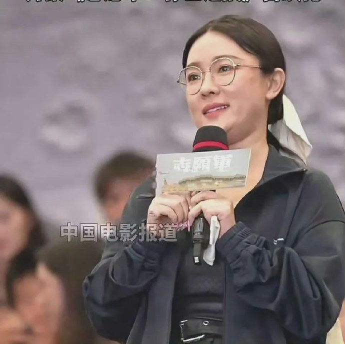 霍思燕现在真的发福了，下巴上的肉是认真的吗？ ​​​