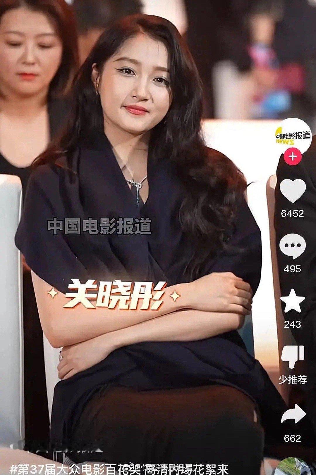 关晓彤百花奖内场生图，她这是咋了[跪了] ​​​