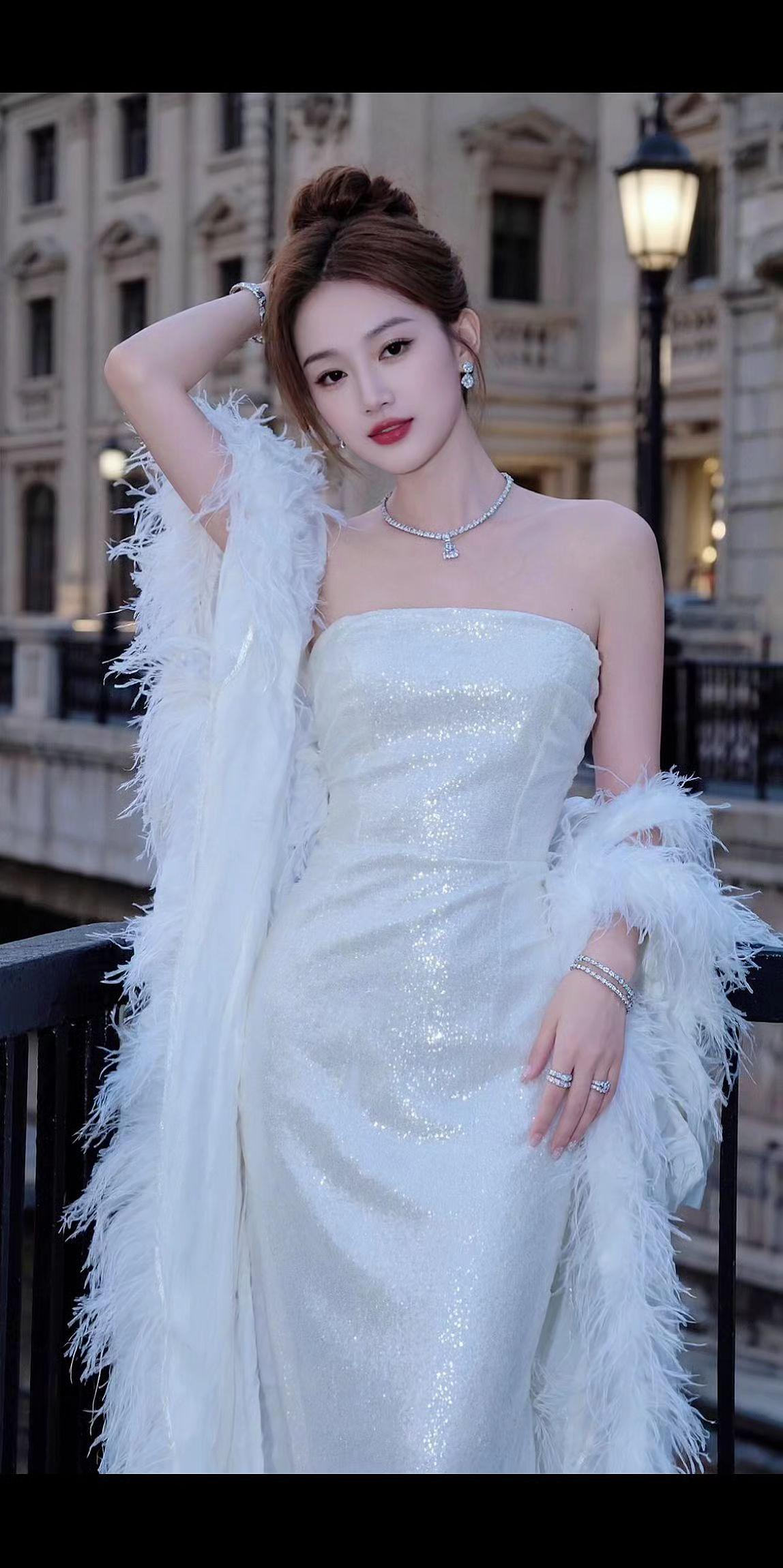 我悄悄的去了有你的城市，没有找你，也没有联系你，只是走了走你走过的路，吹了吹你吹