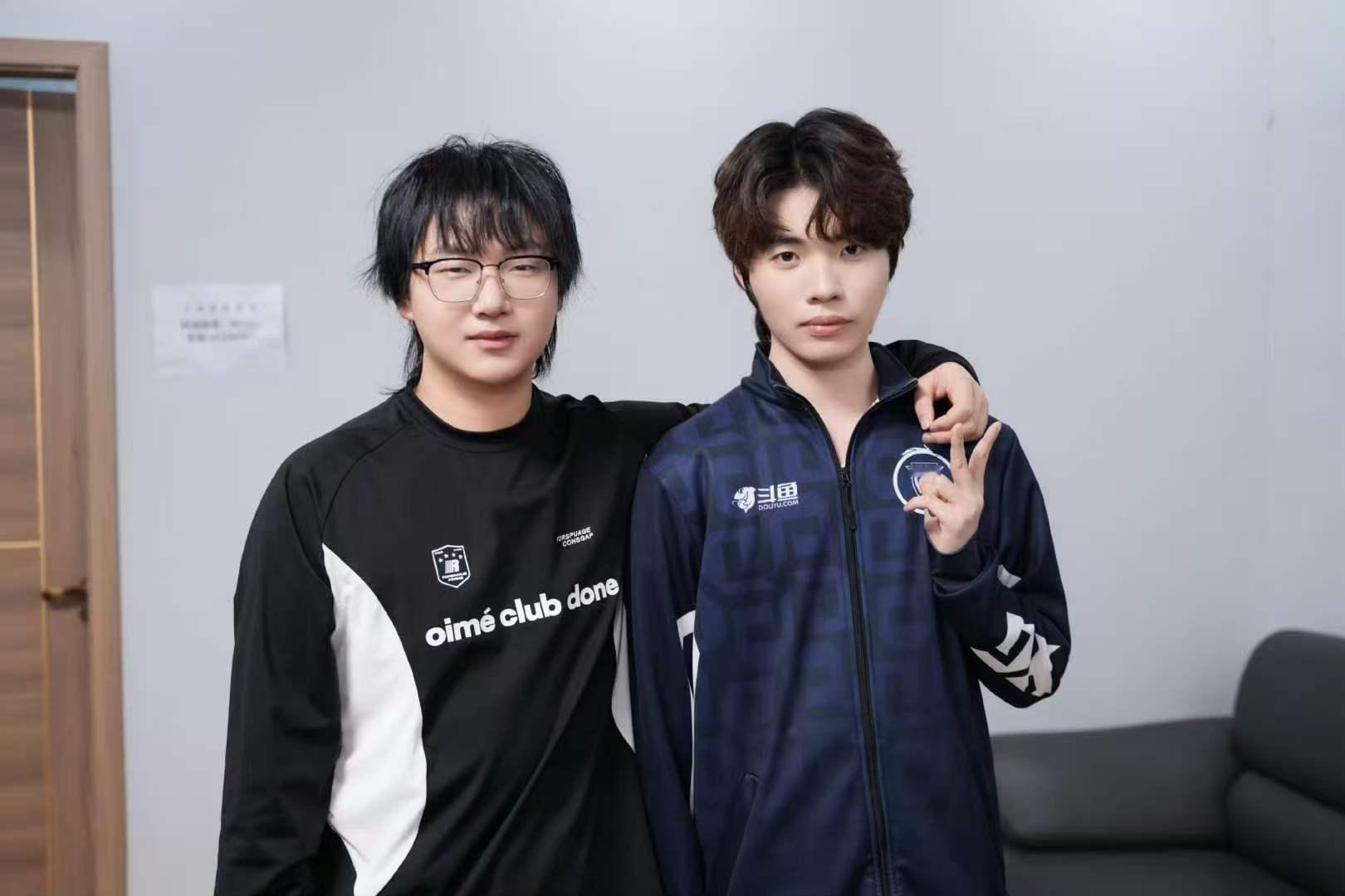 fly向鱼合照fly向鱼合影fly向鱼合影 牛子现在快有鱼鱼两个宽了我说 