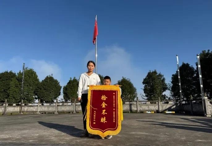 点名表扬保山6岁男孩张朝余！网页链接